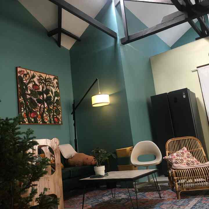 Area ruang keluarga kami dihiasi hasil DIY suamik juga nih! ayo tebak yang mana aja hasil DIY? 
.
#LivingRoom #RuangKeluarga #DekorasiRumah #DekorasiRuangKeluarga #RumahTosca #CeritaRumaKami #DIY #Unik #DecorAnthusiast