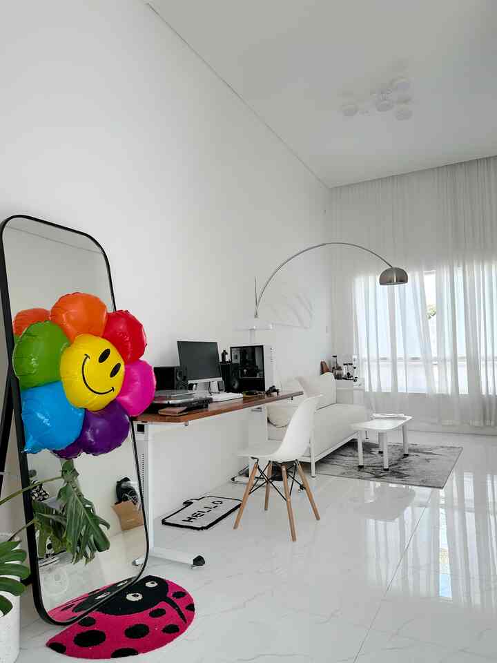 Kumpulan Custom Furniture
-
Benda pertama yang kita buat adalah wall decor. Kita membuat wall decor ini karena ingin menyesuaikan tema rumah, kita membut dari semen putih dan merakit frame dengan kayu, rangka dengan kawat yang bisa dibentuk pola melengkung, lem untuk mematikan titik tertentu agar dapat membentuk lengkungan seperti kain 
-

Benda kedua yang kita custom adalah meja kerja, kita mendapatkan rangka dibarang bekas dan kita cat ulang menjadi warna putih, untuk top tablenya kita memesan di kotabukir yang terkenal dengan kualitas kayu jatinya terbaik

Rumah yang minim space lebih memanfaatkan custom furniture agar dapat terlihat lebih luas

#DIYfurniture #personalizedfueniture #uniquefurniture #home #minimalism #minimalis #bauhaus #homestagram #72sqm #livingroom #openspace #angkahouse