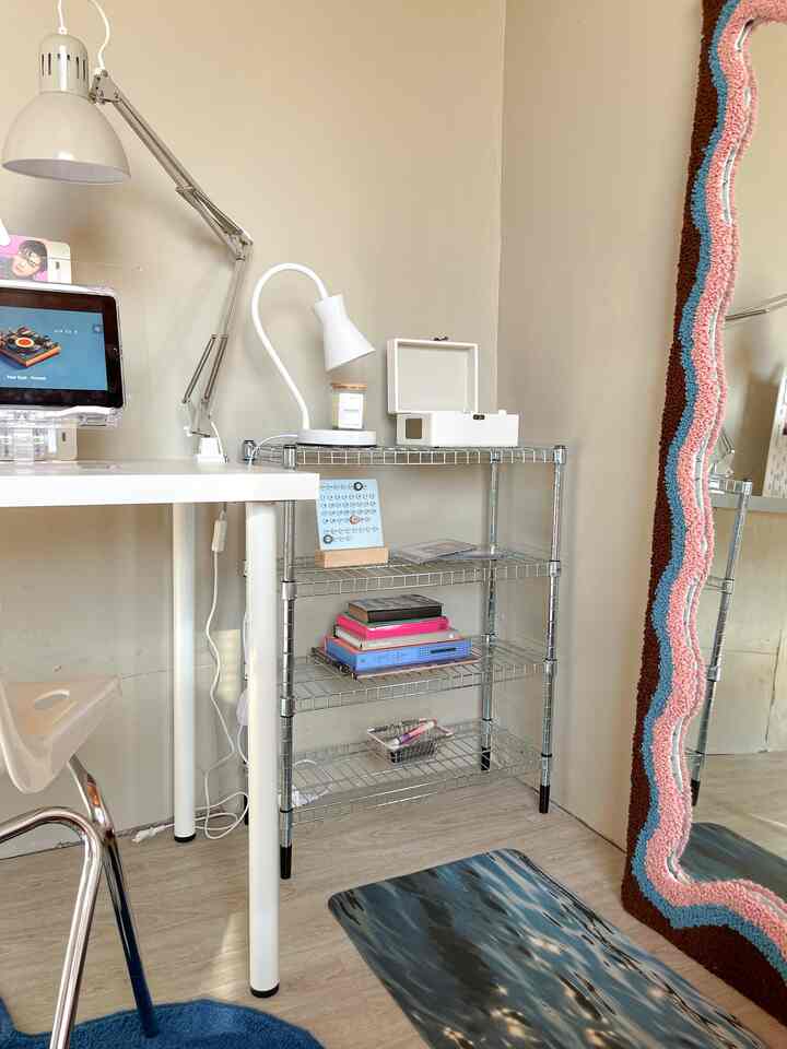 ✨Room Update✨
Kali ini aku mendekor sudut kamarku menjadi music corner menggunakan rak stainless yang aku beli di ikea. Meskipun koleksi cd dan albumku masih dalam tahap nyicil, tapi aku suka dengan dekorasi baruku ini🤍

#roominspo #dekorasikamar #sudutkamar #inspirasikamar #kamarmungil #ikea 