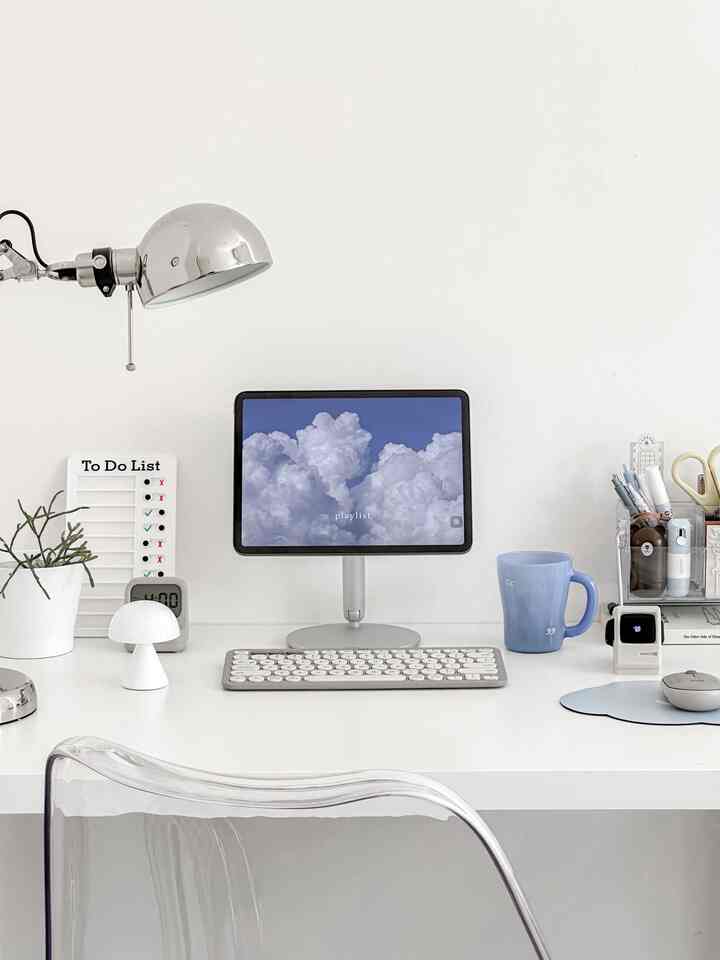 sisi biru kamarku 🪼


#deskterior #workspace #ikea #aestheticroom #desktop