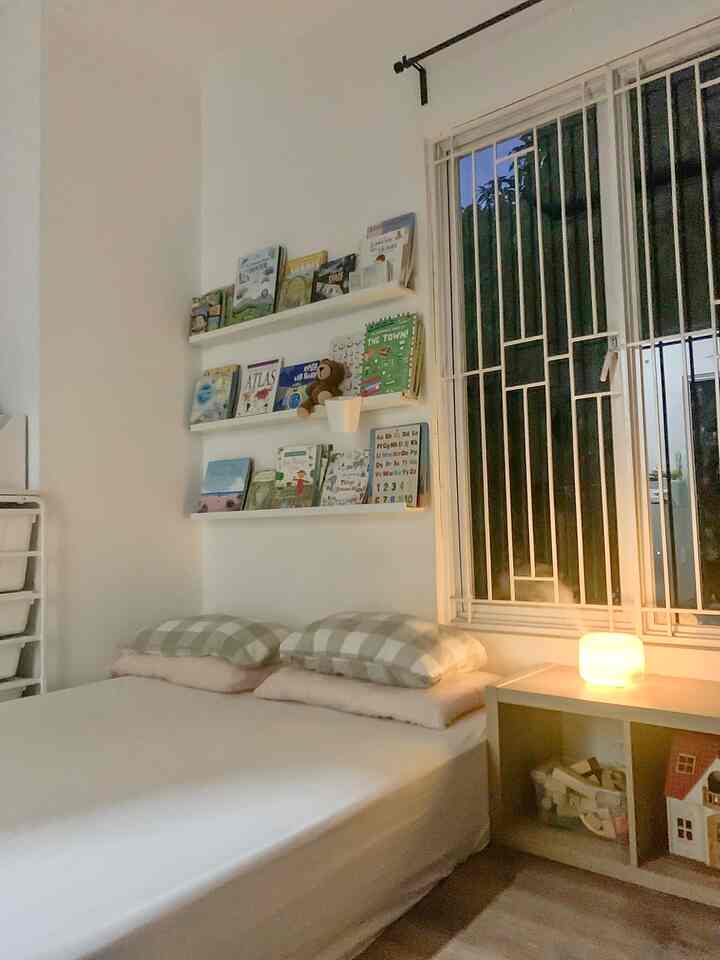 Welcome Rainy Season..

Hari ini Jakarta di guyur hujan untuk pertama kalinya setelah sekian bulan. Udara mulai dingin. Salah satu kebiasaan saya adalah menggunakan diffuser aromatik untuk kamar tidur. Suara rintik hujan ditambah cahaya kuning yang hangat dan aroma lavender..OMG so calming ..

#NightVibe #LightingIdeas #LightingInspiration #diffuseraromatic #kidsbedroom #kidsbedroomminimalist 