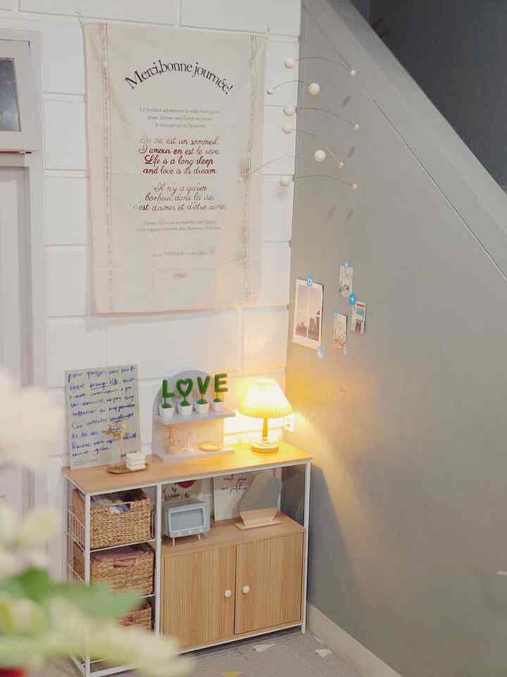 Small Decoration ✨

Ini adalah area bawah tangga yang didecor ala2 korea dengan tambahan berbagai dekorasi kecil biar terkesan lebih asthetic 💙
.
.
.
.
#smalldecorations 
#decorationsinspo
#hiasanrumah
#pernakpernikrumah
#pernakpernikruangan 
#corner
