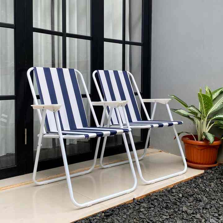 Charming small backyard 🪴

#backyard #smallbackyard #areaoutdoor #terasrumah #terasbelakang #batusplit #inpirasitamanbelakang #kursioutdoor #kursilipat #kursiteras #kursisantai #minimalis 