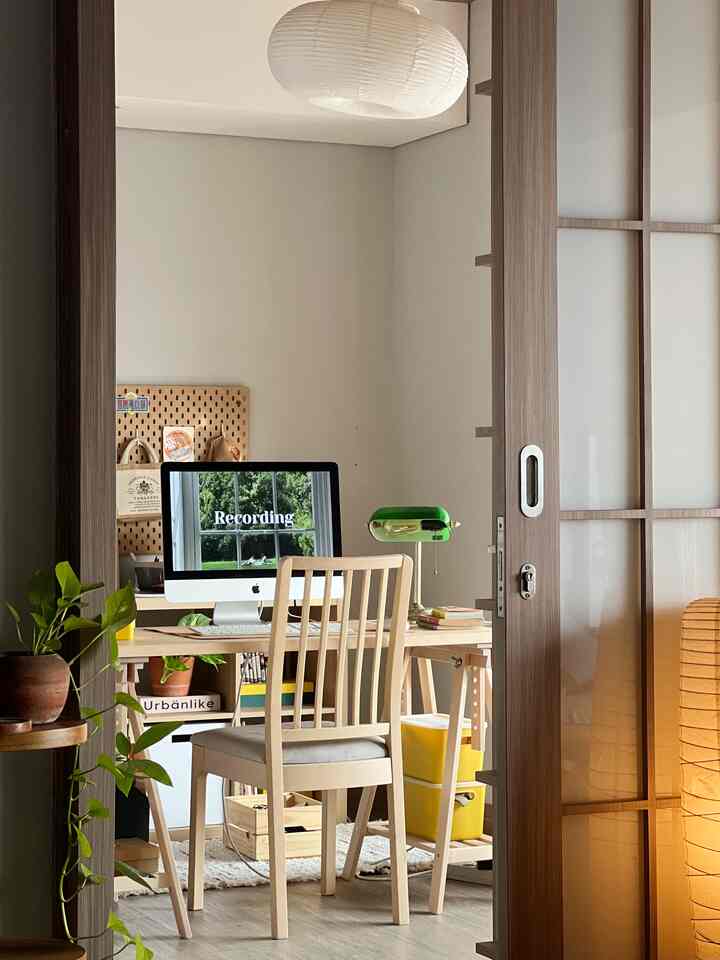 Lagi suka aksen warna kuning 🌞✨

#apartemen #homeoffice #interior 