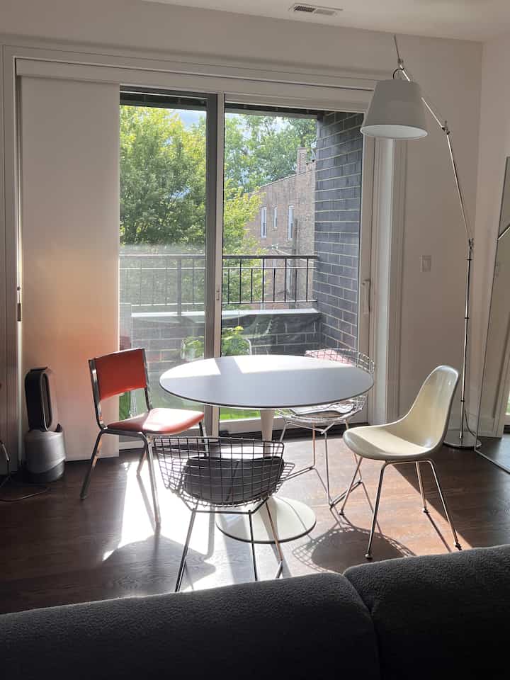 Swipe to see golden hour from our terrace✨✨

#terrace #homedecor #diningroom 