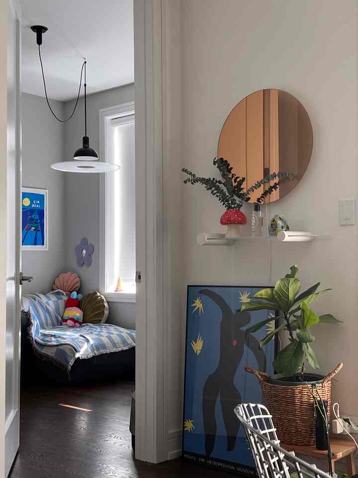 Didn’t realize we have a lot of blue things over here!

#colorinterior #homeinterior #decoratemyroom #blueinterior 