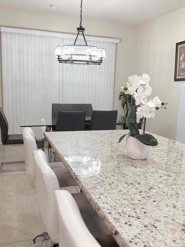 My favourite place at home👀 #diningtable #kitcheninterior #kitchenisland 