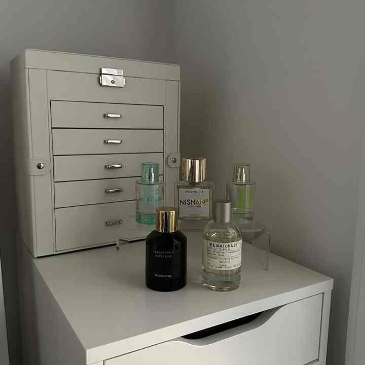 I finally got a jewelry box :) #jewelryorganization #perfumestorage #roomdecoration 