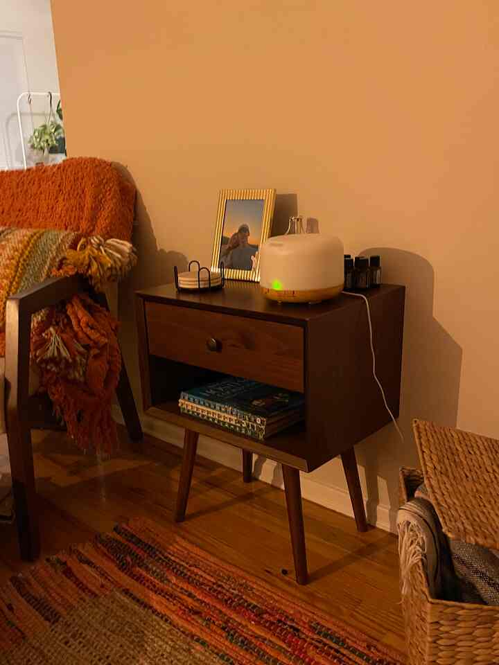 loving this side table that i got on a great deal!🫶 #livingroom #sidetable #midcenturymodern #firstapartment #apartment 