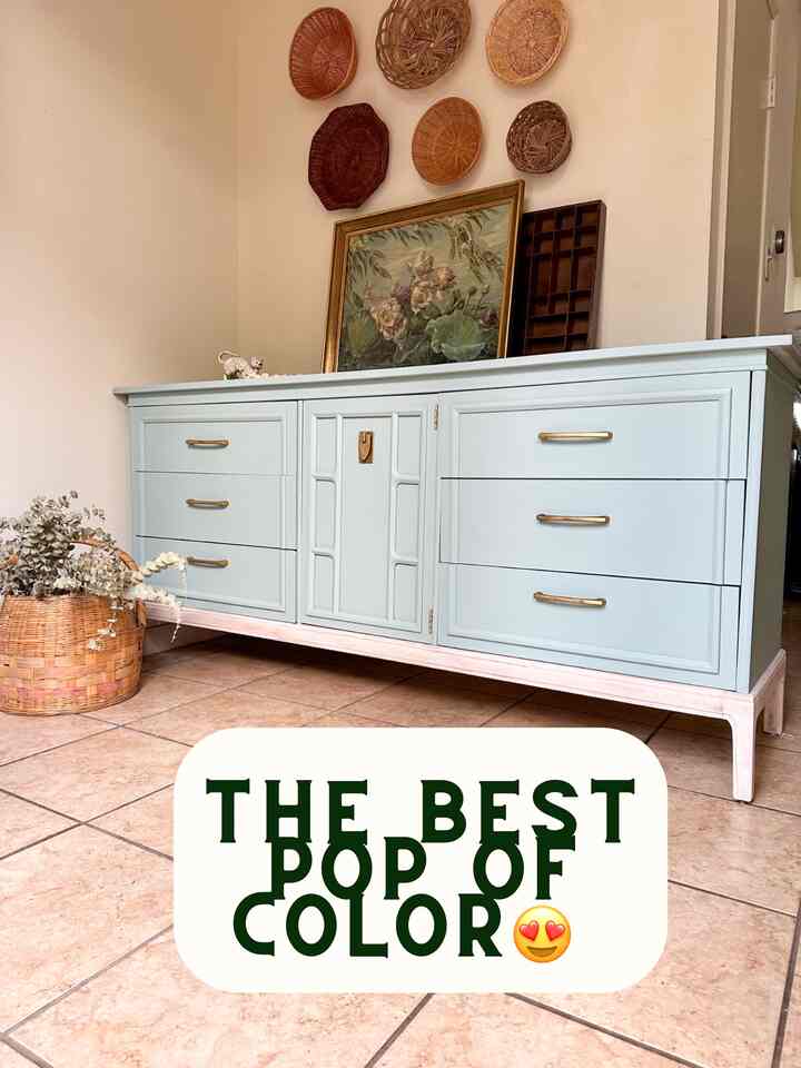 I usually stay clear from anything that’s not neutral! BUT this is one of my favorite “risky” colors that I like to use to bring a little bit of life into my space! Isn’t it gorgeous? All the products used for this project will be linked!

#bohemian #thrifteddecor #vintagefinds #midcentury #wicker #bohostyle 

