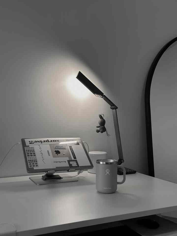 Simple, minimal, and comfortable home office setting 🖤 #homeoffice #minimaldesk #workfromhome #desksetup 