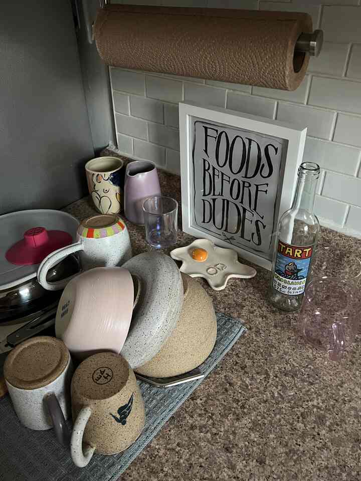 Some of the kitchenware I use the most 💖

#kitchen #kitchenaccessories #kitchenware #dishdryingrack 