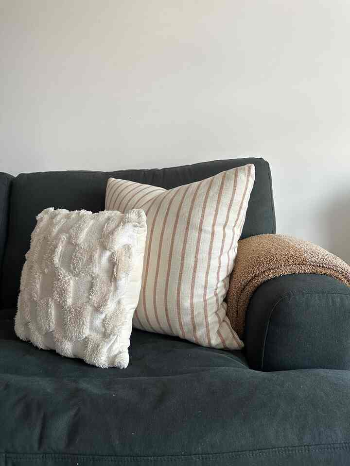 One thing I’ll always buy from Target is throw pillows! I’ve bought my throw pillows from there for several years now. 

My favorite things about them aside from the price is that you can usually find removable covers, which is perfect for cleaning! #throwpillow #throwblanket #pillowcover #pillow #blanket<br>