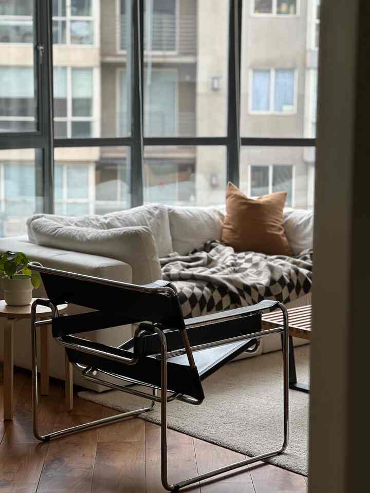 Favorite Thrift Finds 1️⃣ - Wassily Chair

I’ll be sharing my favorite thrift finds in no particular order (because they’re all my favorite haha). First up is the infamous Wassily! I found mine via Facebook Marketplace, which I think is the best place to find secondhand items that you’re looking for. A tip: use key words like mid century modern or vintage to narrow down your criteria :)

#wassily #thriftfinds #livingroominterior 
