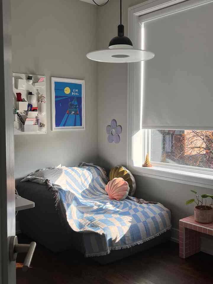 Cahaya pagi musim gugur masuk ke ruang kantor kami💕

#homeoffice #homeofficeinterior #readingspace