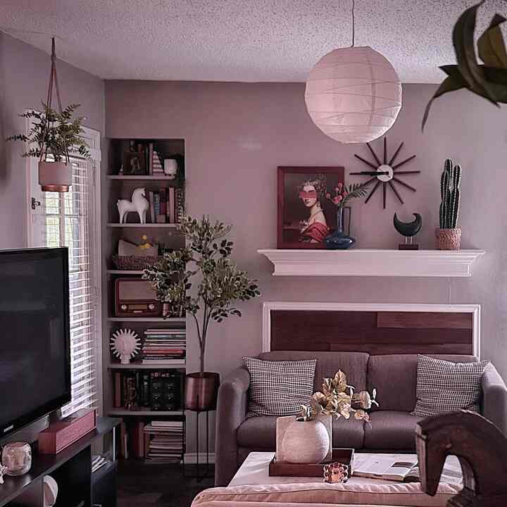 #maximalist  #paperlantern #noguchilamp I love the look of my living room but my maximalist heart wants to try to minimize a little bit and I will try it with my next apartment, which is very soon. 