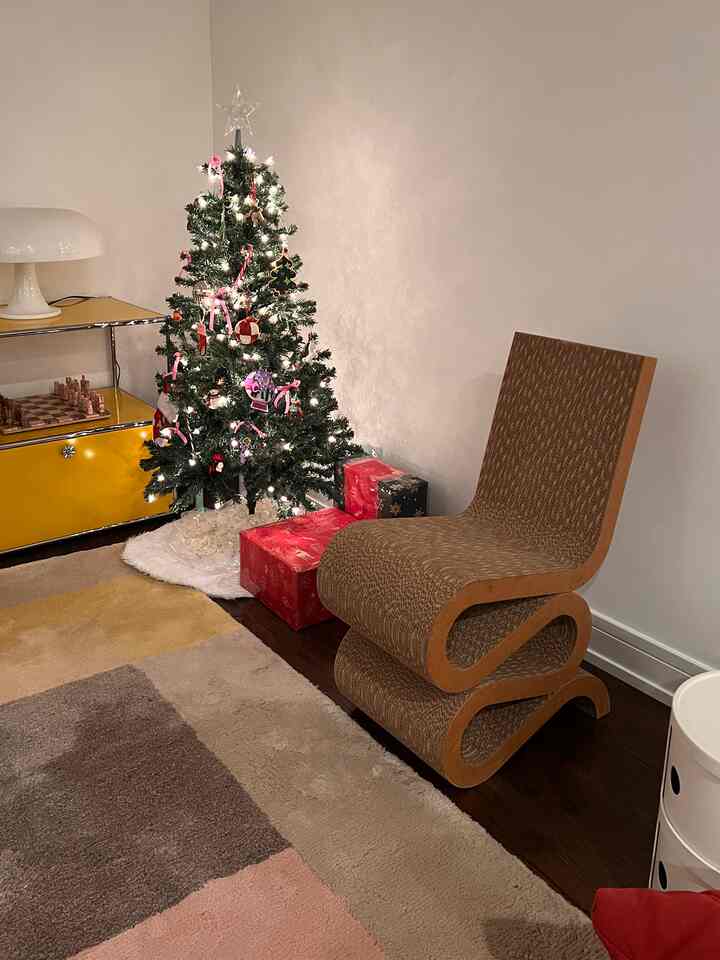 Wiggle chair fitting perfectly in this space♥️

#wigglechair #livingroom #cozyinterior 