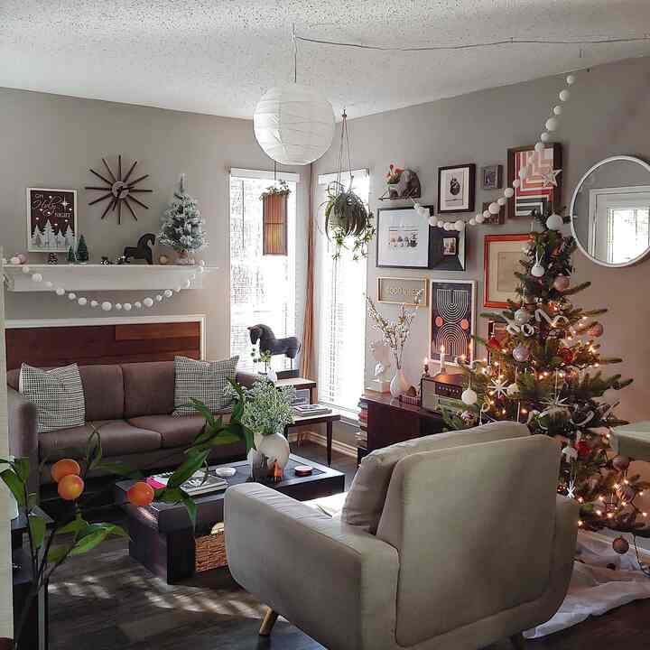 #christmasdecor #holidays #maximalist #christmastree This is my place a couple of Christmases back. 