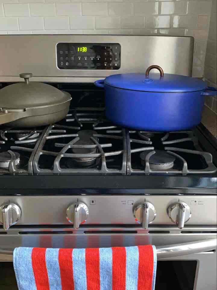 Best cookware 👩🏻‍🍳 aside from these I only have maybe two more pans and it's all I need.

#kitchen #cookware #colorful #homedecor #kitcheninterior #kitchenutensils 