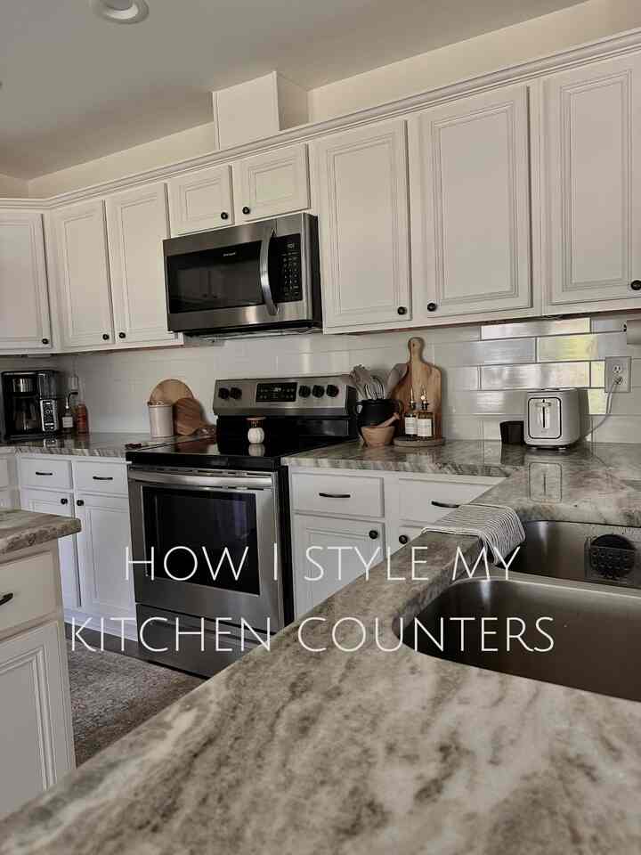 I think styling my kitchen counters has always been a struggle for me. I try to keep it tidy and clutter free but I also want my cute decor! Something I’ve found helps is to have USEFUL decor, things you actually want on a counter (an aesthetic fruit bowl, a pretty coffee canister, utensil holder etc.) and go easy on the purely decorative accents. Also, TRAYS! Grouping items on trays helps make a bunch of items feel less like clutter. 
#kitchenstyling #organicmodern #kitcheninspo