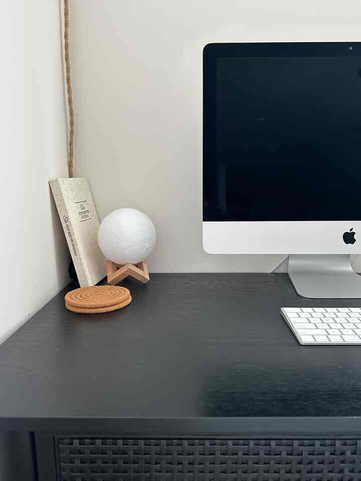A cute desk corner with a purpose 📚

The pendant light above my desk has an on/off switch on the cord but I don’t like it to show. So, to fix that problem, I added my journal to act as functional decor to hide the switch!

#desk #deskdecoration #workfromhome #officeteldecoration 