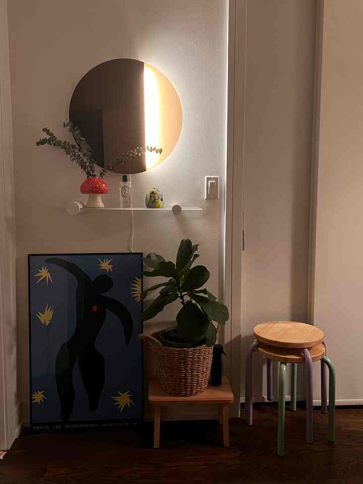 Ikea came out with super cute stools so we added them to our corner here for when we have more guests💜💚

#homedecor #ikea #interiormirror 