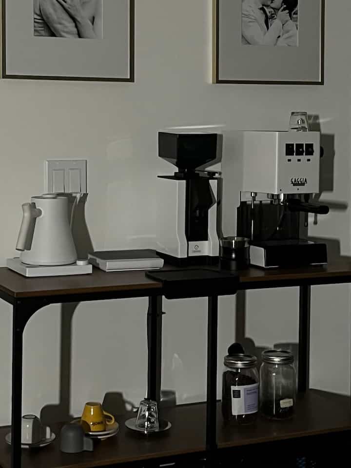 My coffee station ☕️🤎
#espresso #coffeestation #espressomachine #homecafe #cafevibes