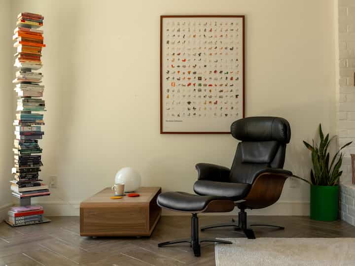 Rearranging for the week and added the Chita Elvin recliner next to our reading nook. #livingroom #readingnook #midcentury 