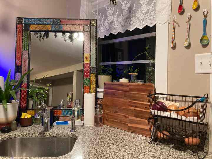 #apartmentkitchen #tinyhouse #smallapartment #smallkitchen #colorfulinterior 