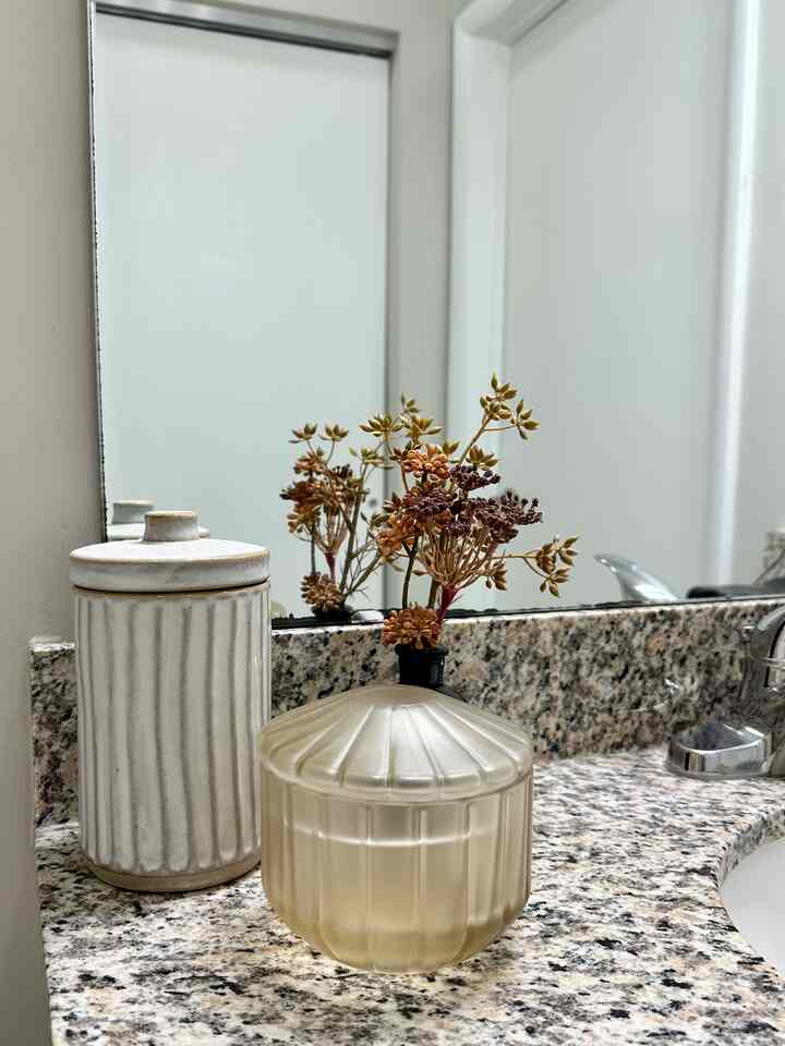 Guest bathroom decor ✨ I love getting cute canisters to store essential items lile cotton swabs, cotton pads, and feminine products!
#bathroom #bathroomdecoration #guestroom 