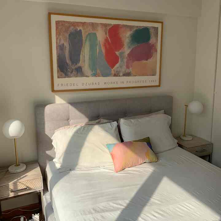 #artwall #apartmentinterior #apartmentbedroom #midcenturymodern #lithograph #colorinterior 