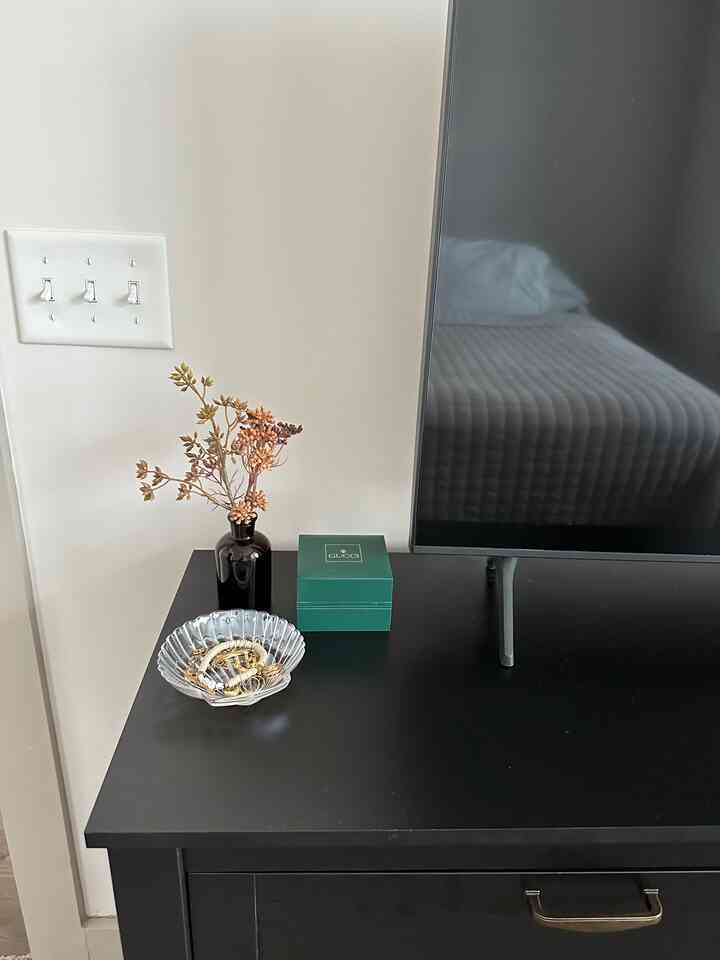 Close up of my jewelry station on top of my dresser 💍

#dresser #jewelryholder #bedroom #bedroomdecor 