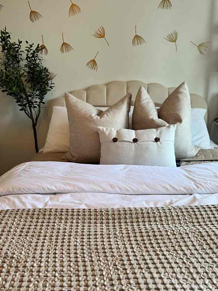 #bedroom #bedroomdecor #bedroomstyling 