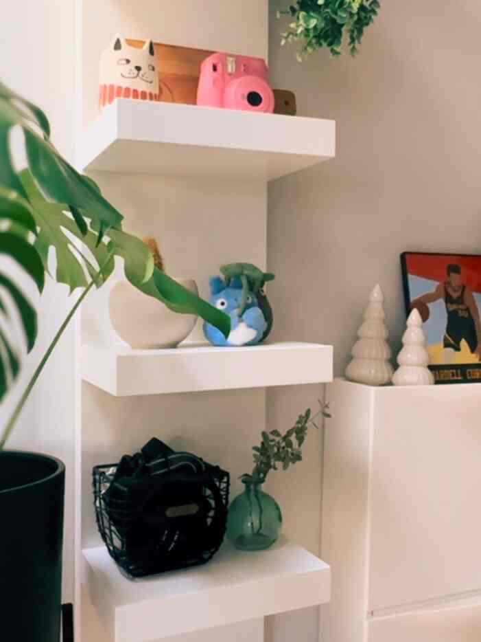 Newly built entryway🚪I’m still playing around with the decors, but this is a good starting point 
#wallshelf #shoecabinet #display 