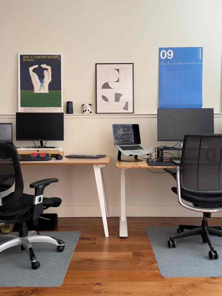 Tata letak kantor rumah baru! Akhirnya menggantinya setelah memikirkannya beberapa saat. Bagaimana menurutmu?

#homeoffice #homeofficeinterior #deskinterior