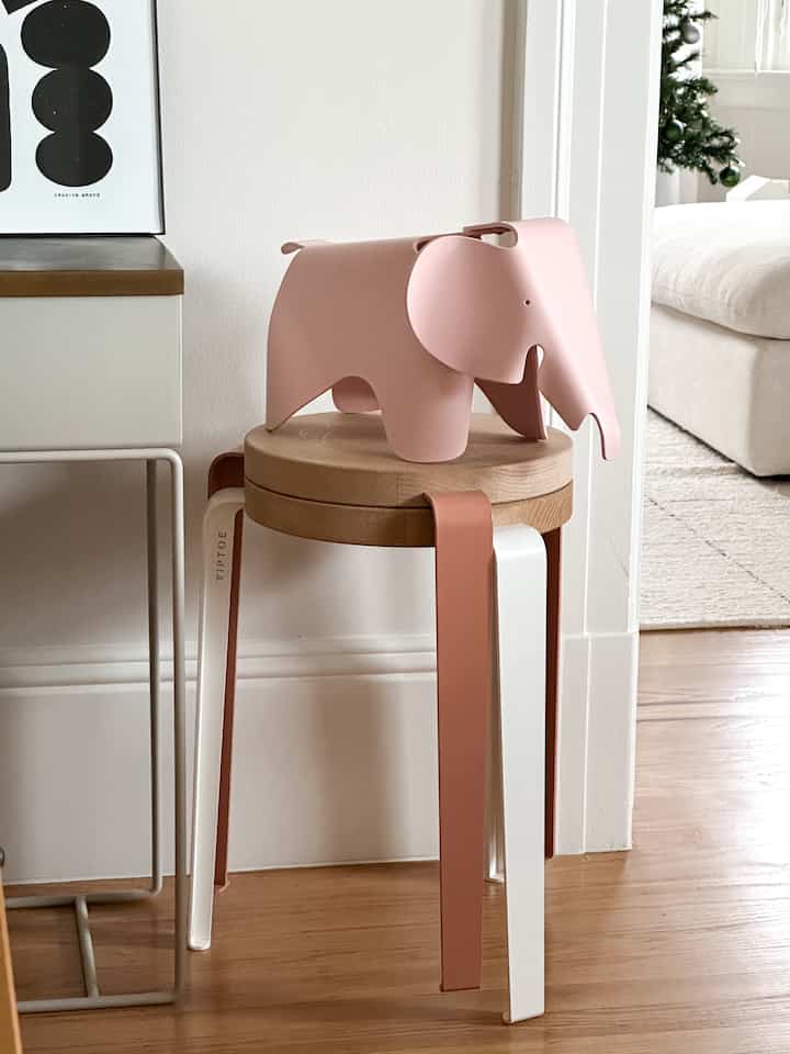 the elephant in the room 🐘💗

#stool #eameselephant #eamesoffice 