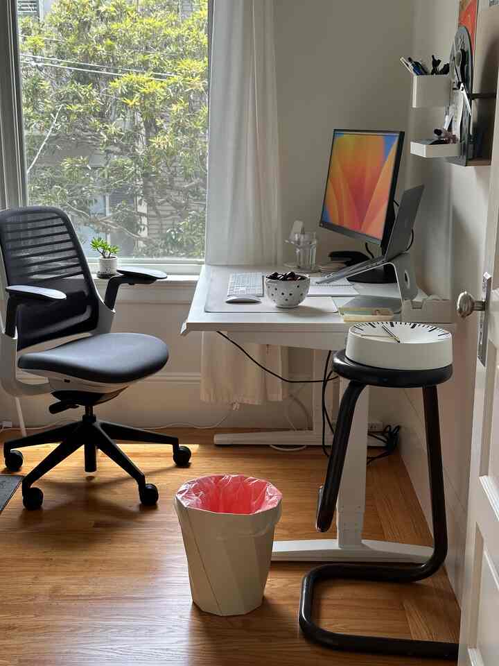 are you team WFH or team office? team WFH here 🙋🏻‍♀️
#homeoffice #wfh #steelcase #workfromhome 