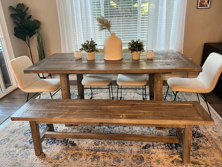 Farmhouse and natural dining decor style with chair finds! #potterybarn #amazonrug #targetdecor