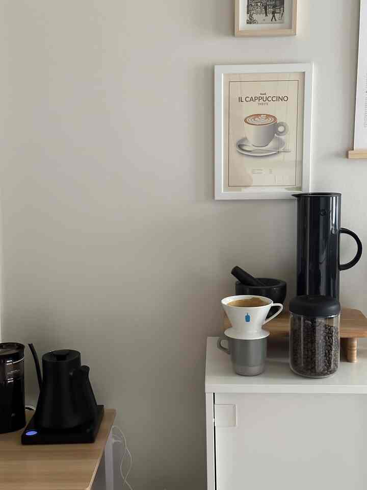 Love our little coffee station ☕️
#coffeetime #morningcoffee #kitcheninterior #coffeestation #kitchen 