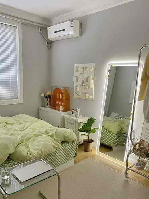 my wall organizer is one of my favorite things in this room! #organizer #inspo #green #orange #walldecor