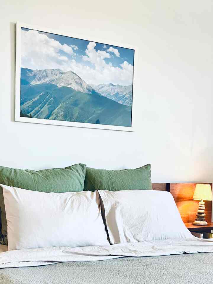 bedroom tranquility 😌
#bedroomdecor #bedroom #bedroomstyling 