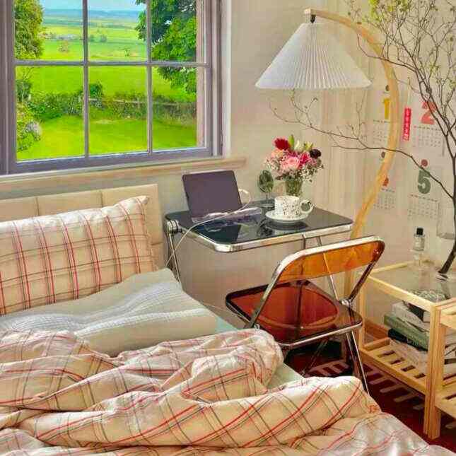 I love the clear desk look. It gives a great modern vibe without taking up a lot of space

#modern #postmodern