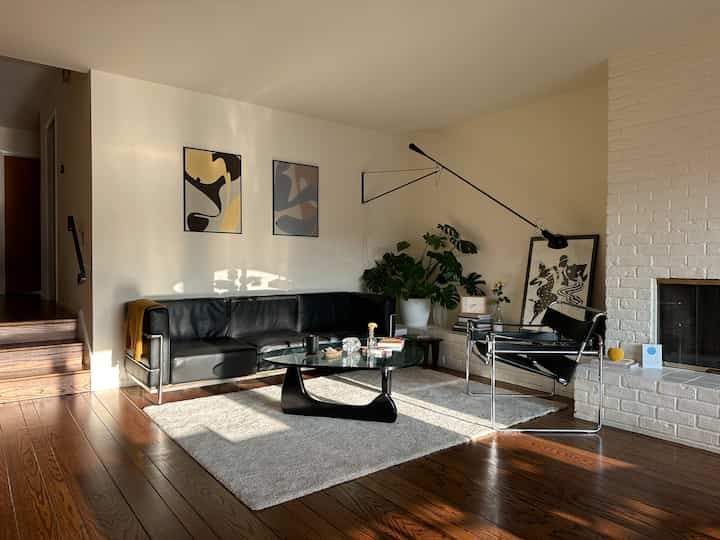 Our living room! 😍

#midcentury #vintageinterior #blackinterior 
