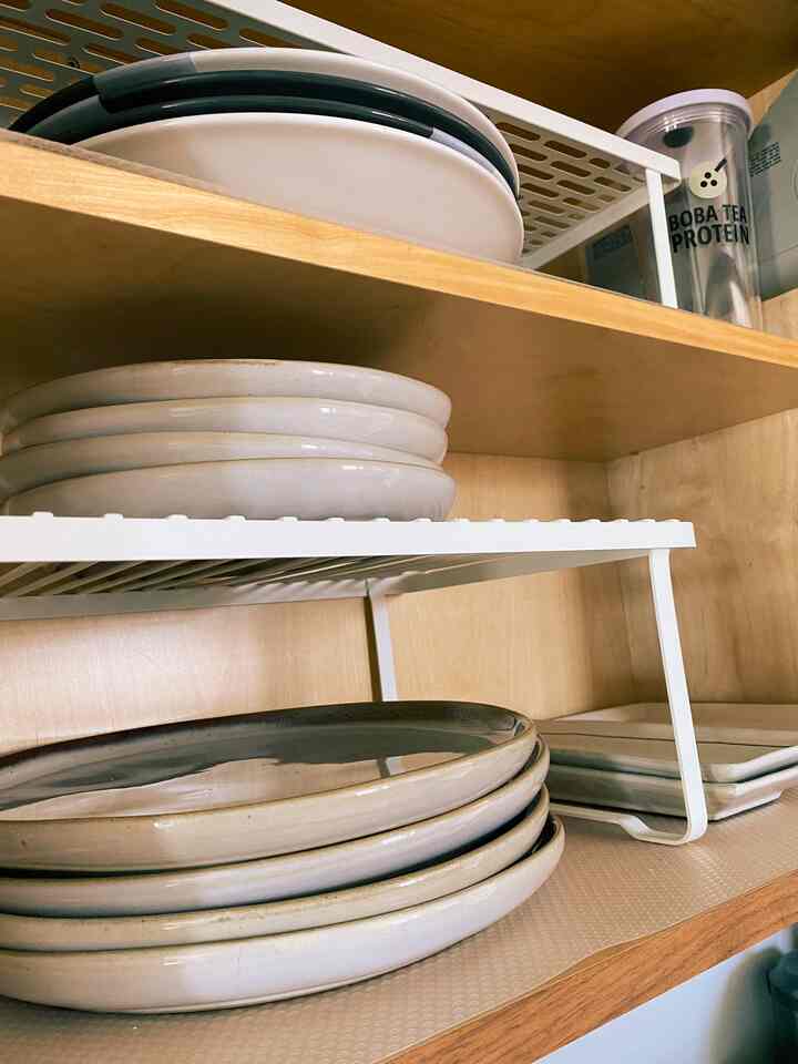 Gunakan rak ini untuk menambah lebih banyak ruang pada lemari dapur
#kitchencabinet #shelf #storage