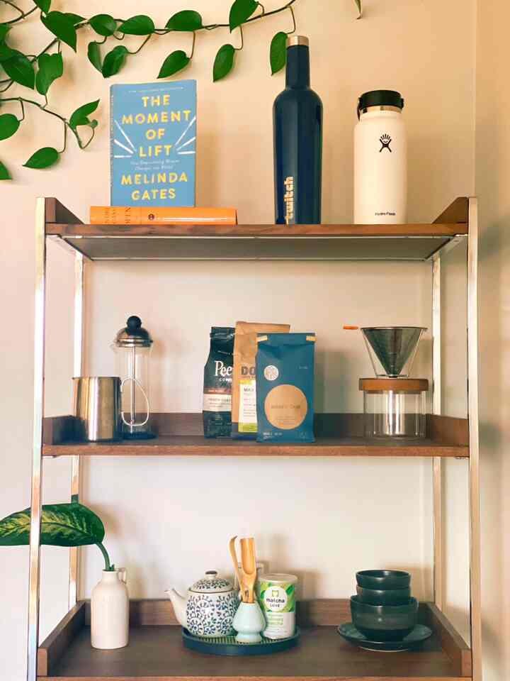🌟Newly decorated shelf - I’m so thrilled with how it turned out!🌟

I spent hours carefully rearranging the decorative items and added some new pieces. It’s amazing how a little reareanging can completely transform the space. 

#decorativeitems #shelf #bookcase