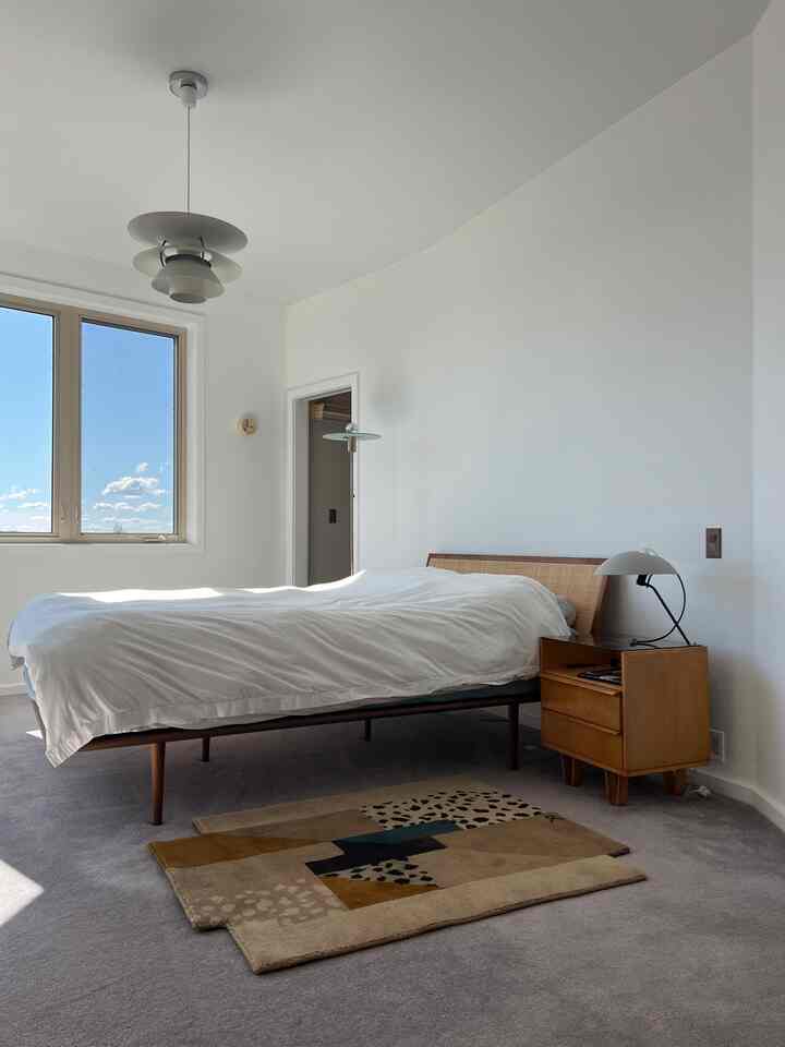 #bedroominterior #bedroomdecor #bedroomrug #bedroomlighting 