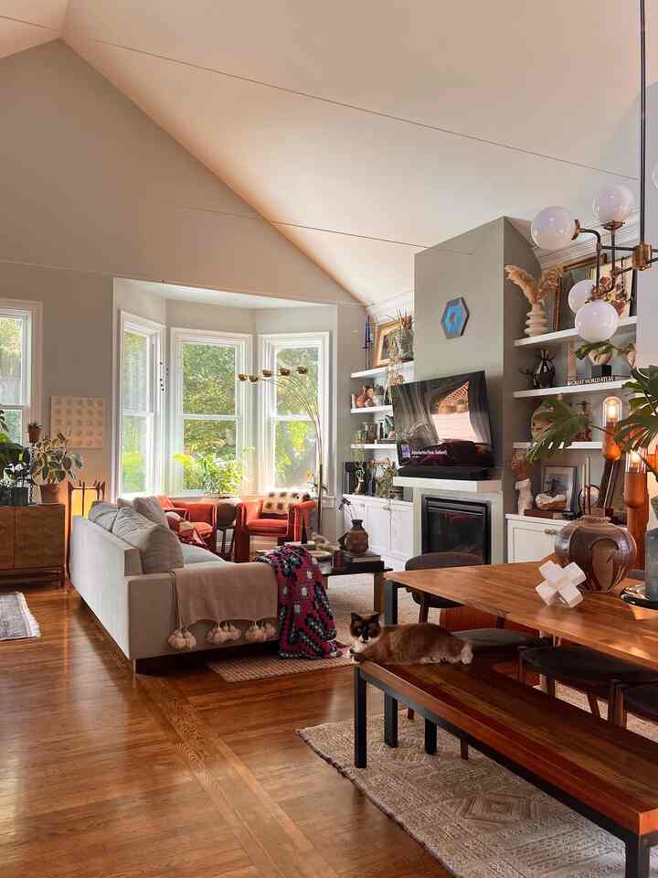 Where living and dining blend seamlessly, filled with an eclectic mix of cherished finds ✨🍽️ #CollectiveCharm #OpenPlanVibes