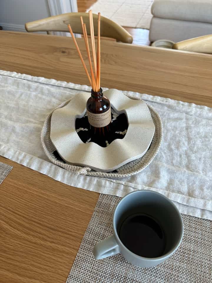 favorite dining table staples
#diningtable #dinnertable #diningroom #kinto #myhouse #apartmentinterior 