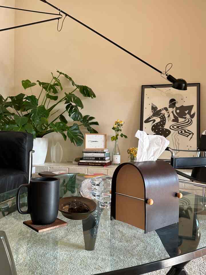 This tissue box cover from Dot Line Surface is just gorgeous💛

#midcentury #vintageinterior #heathceramics