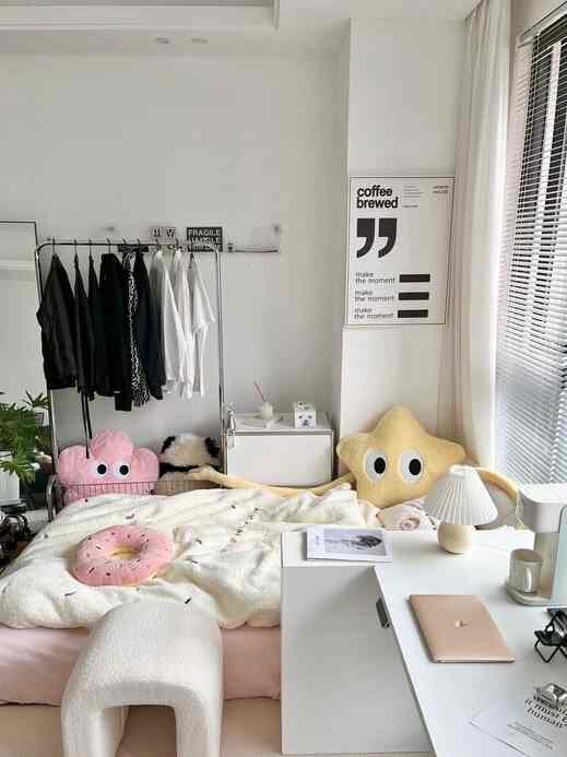 adding pinks and yellows to my room! #kawaiiroom #pink #yellow 